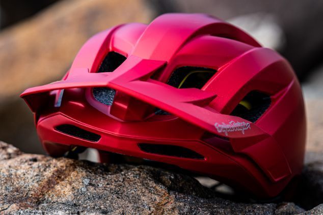 Велосипедный шлем TLD Flowline SE HELMET Stealth [White] XS/SM 110437011 фото