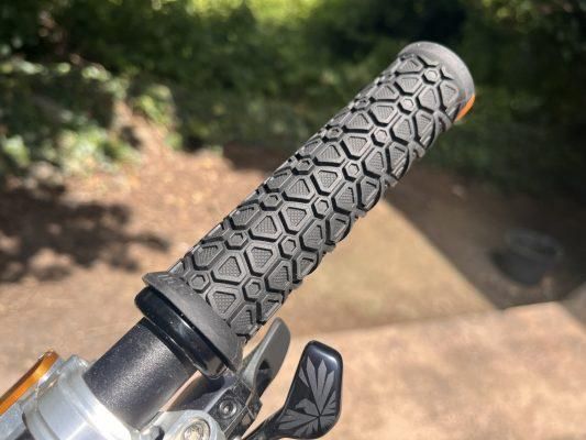 Гріпси ODI Vanquish, v2.1 Lock-On ,MTB , Closed End Graphite D33VSH-G фото