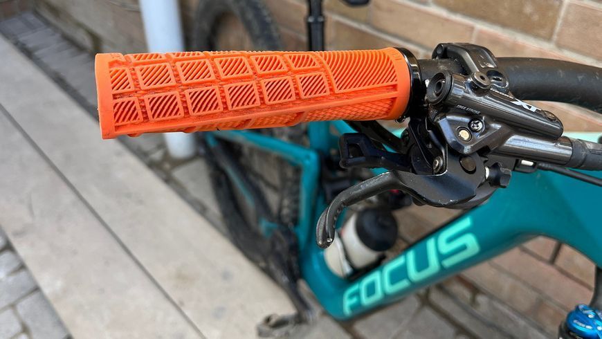 Грипсы ODI Reflex v2.1 Lock-On MTB Closed End 135mm Orange D33RXO-B фото