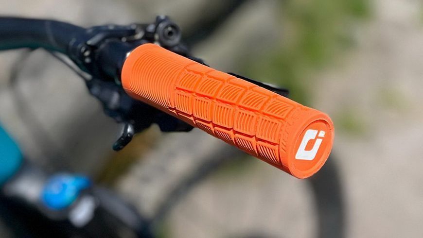 Грипсы ODI Reflex v2.1 Lock-On MTB Closed End 135mm Orange D33RXO-B фото
