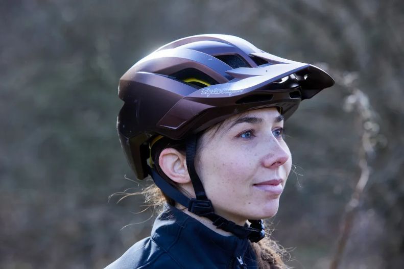 Велосипедный шлем TLD FLOWLINE HELMET; POINT [WHITE/BLACK] XS/SM 108540121 фото
