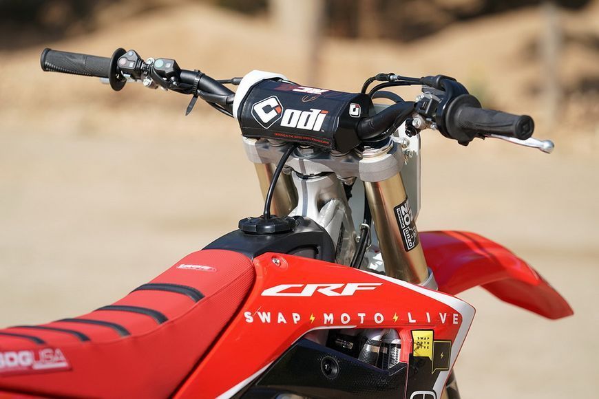Мото кермо ODI MX Handlebars, Podium FLIGHT, KTM OE, Graphite H626CFH фото