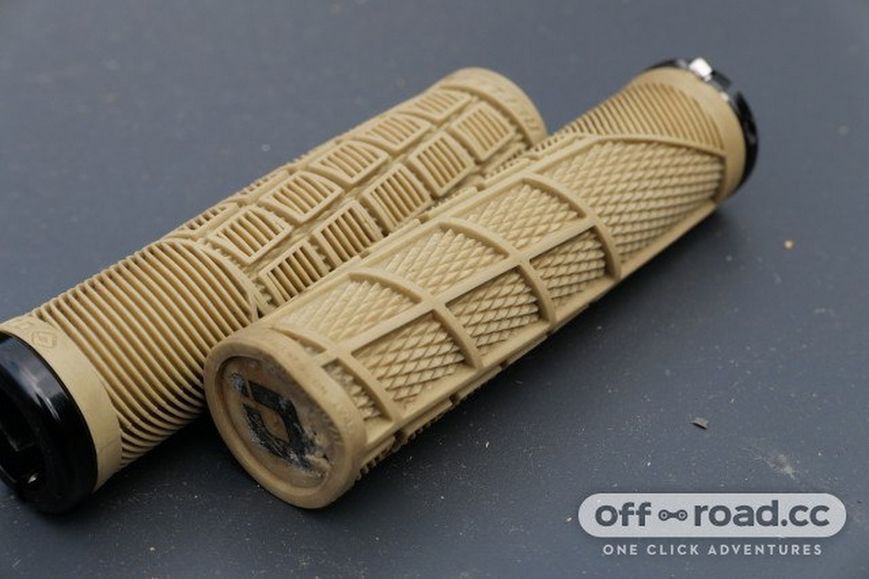 Грипсы ODI Reflex v2.1 Lock-On MTB Closed End 135mm Red D33RXR-R фото