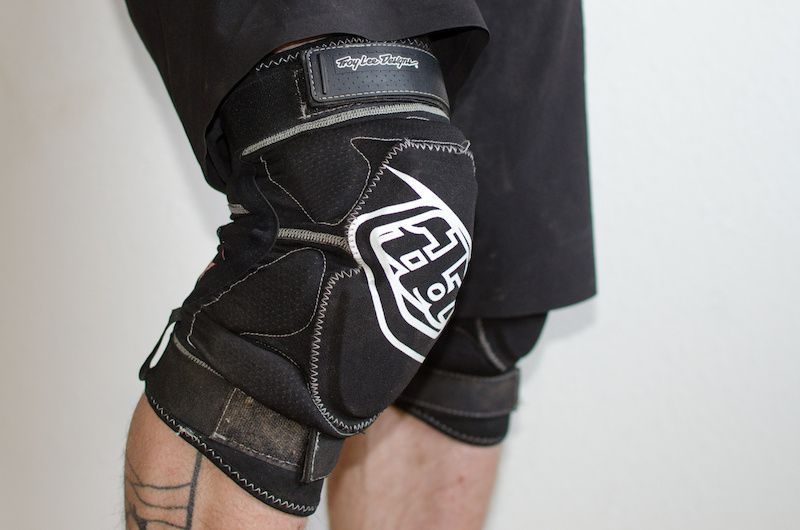 Наколінники TLD T-BONE Knee Guard [Black] Розмір XL/XXL 543003225 фото