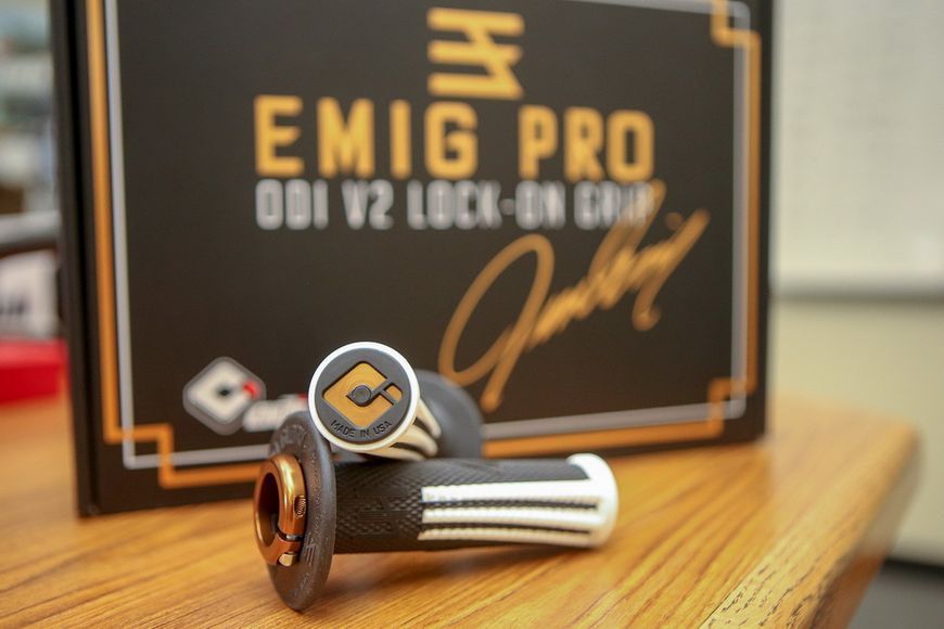 Мото гріпси ODI EMIG PRO MX V2 Lock-On Grip BLUE/White H36EPUW фото