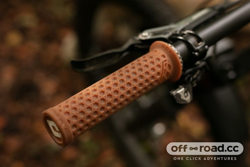 Грипси ODI Vans v2.1 Lock-On MTB Closed End 135mm Red Checker D33VNR-R фото