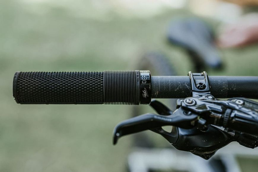 Гріпси DMR Brendog DeathGrip Thick (A20) Flangeless [Marble Red] DMR-G-BREN2-THICK-MR фото