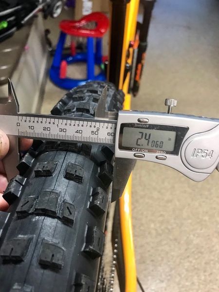 Покришка Maxxis Dissector 27.5x2.4 WT (складана), 3СG/EXO/TR ETB00230900 фото