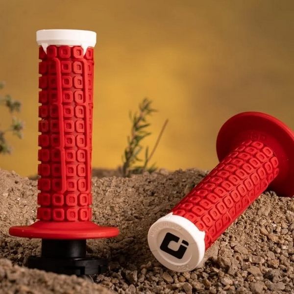 Мото грипсы ODI NOMAD V2 Lock-On Off-Road Grip BLACK/White H36NDBW фото