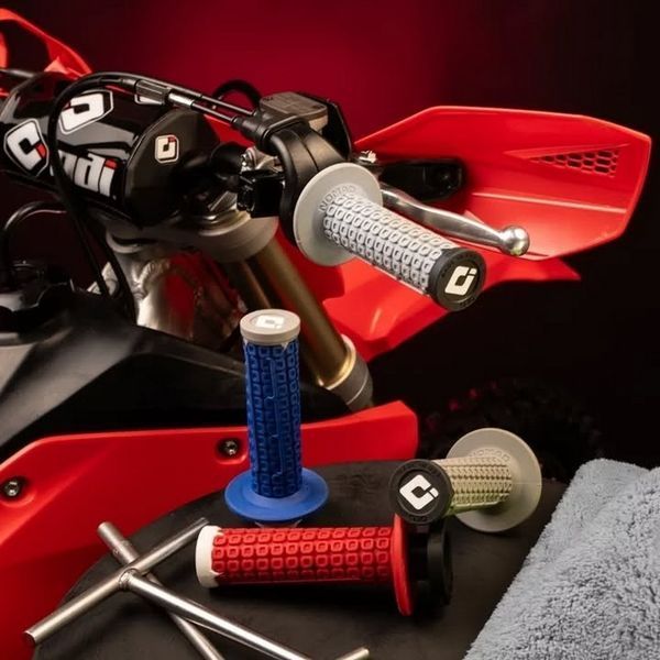 Мото грипсы ODI NOMAD V2 Lock-On Off-Road Grip BLACK/White H36NDBW фото