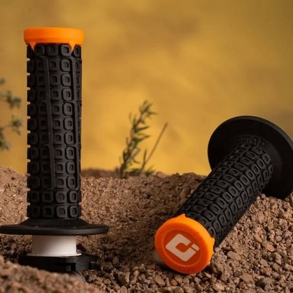 Мото грипсы ODI NOMAD V2 Lock-On Off-Road Grip RED/White H36NDRW фото