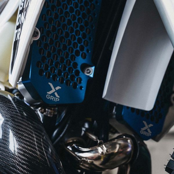 Защита радиатора X-GRIP Radiator Guard Set, Red KTM EXC(F), XC-W, XCF-W, 2020-2023 HQV TEi, FE, 2020-2023 KTM SX(F), XC, XCF, HQV TC, FC, TX, 12-EX XG-2357 фото
