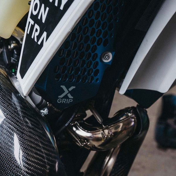 Защита радиатора X-GRIP Radiator Guard Set, Red KTM EXC(F), XC-W, XCF-W, 2020-2023 HQV TEi, FE, 2020-2023 KTM SX(F), XC, XCF, HQV TC, FC, TX, 12-EX XG-2357 фото
