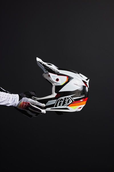 Велосипедный шлем TLD D4 CARBON HELMET; [OPTIC BLACK] MD 139040003 фото