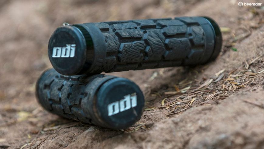 Грипсы ODI Rogue MTB Lock-On Bonus Pack Black w/Orange Clamps (черные с оранжевыми замками) D30RGB-O фото